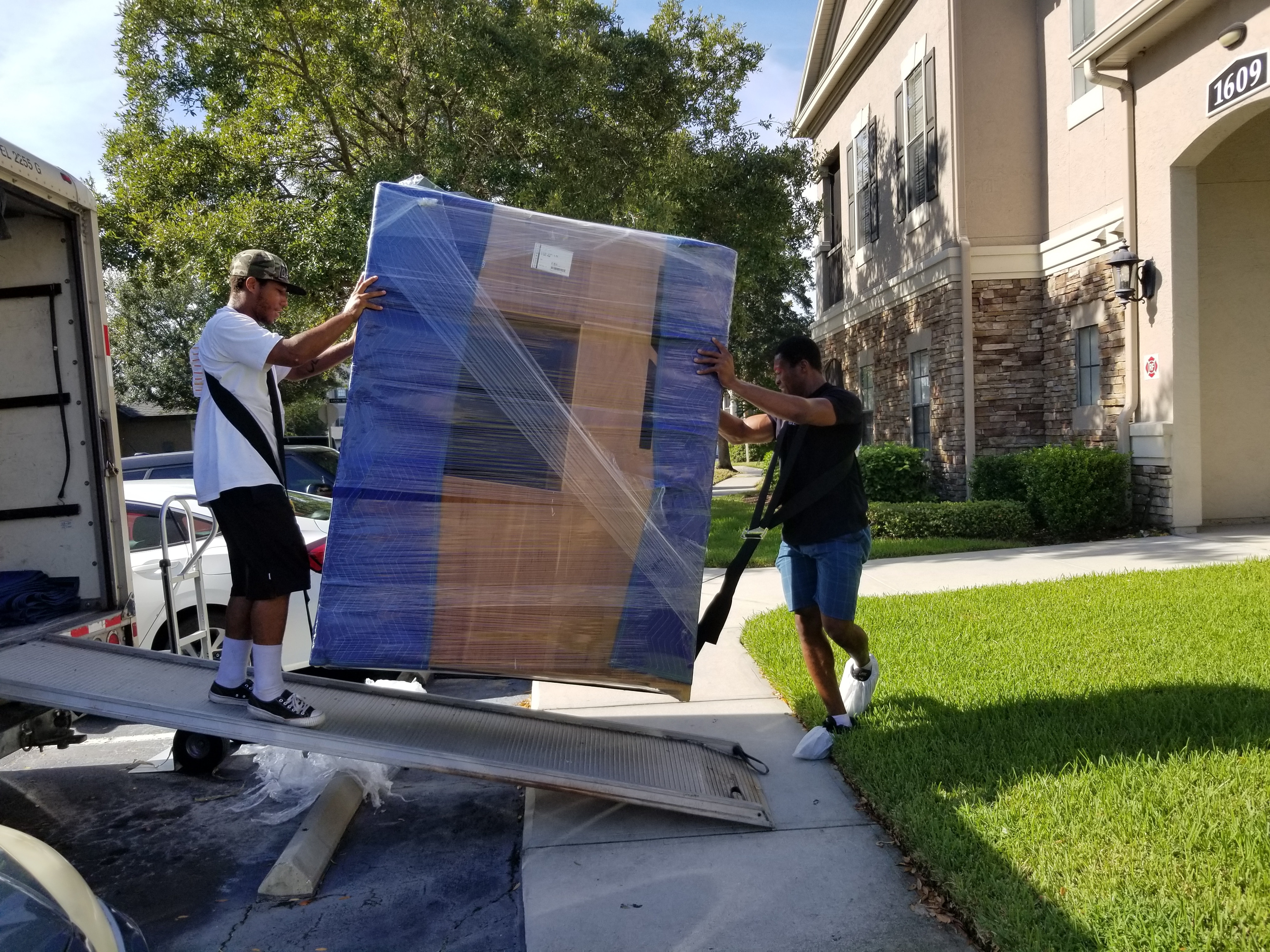 A stress-free hot tub moving experience with expert movers in Osprey